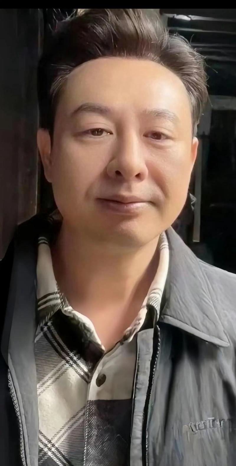 张颂文